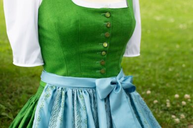 App Bild Jaegerinnen Dirndl