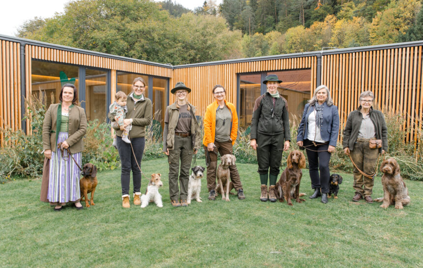 Hundeführerinnen im Zuge des Fachausschusses der Jägerinnen.