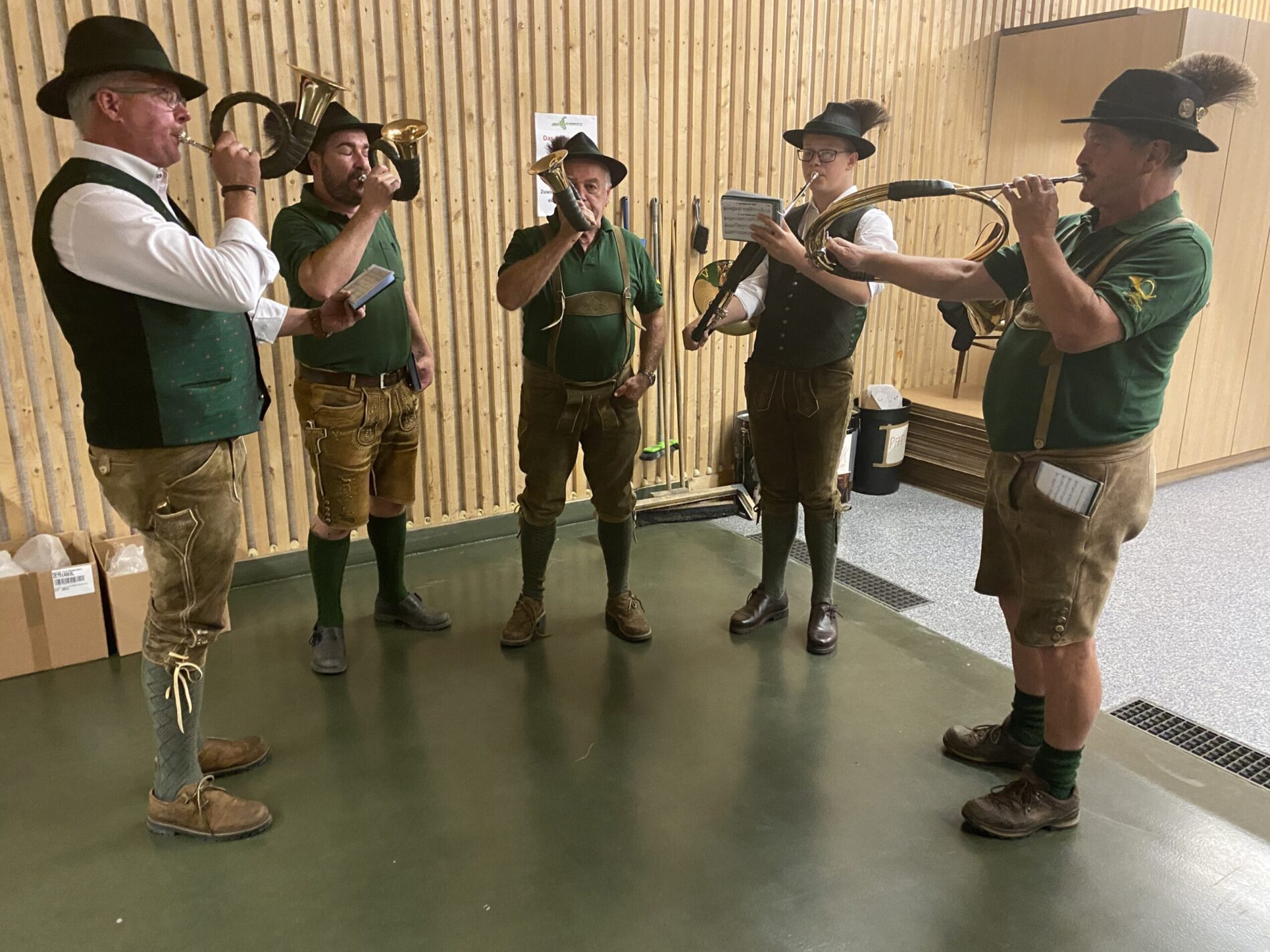 Die Jagdhornbläser im Zuge des Landesjägermeister Kleinkaliberwettbewerbes 2023.